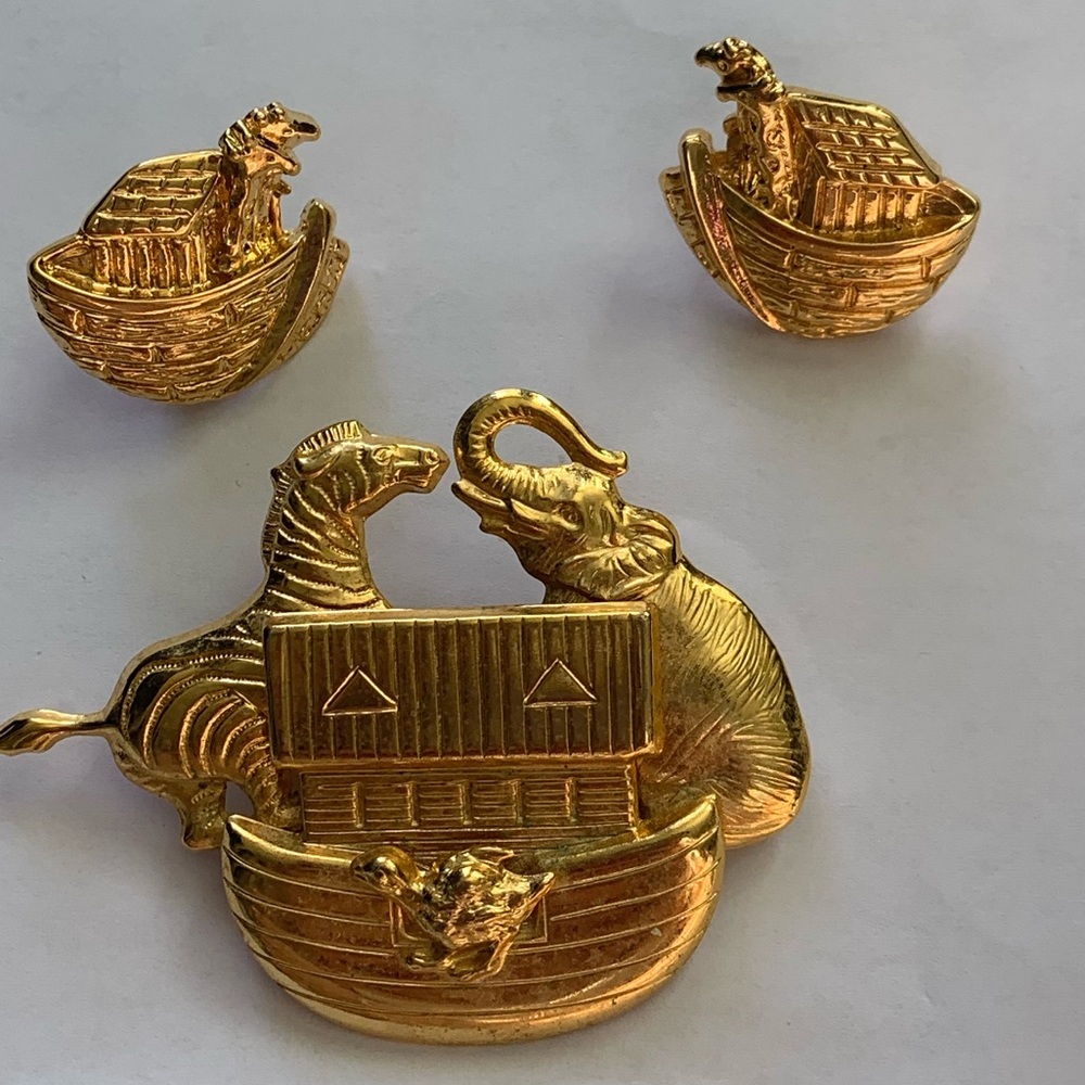 Premier Designs Gold Noah's Ark Brooch and Earrings Set - Picture 2 of 7